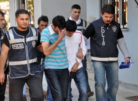 Zihinsel Engelli Kıza Tecavüz Eden 4 Kişi Yakalandı