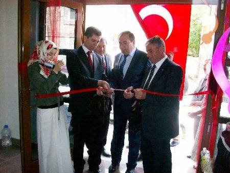 Zihinsel Engelli Öğrenciler Kermes Açtı