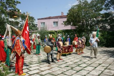 'zihinsel Engelliler Mehter Takımı 'ceddin Deden, Neslin Baban' Marşı İle Coşturuyor