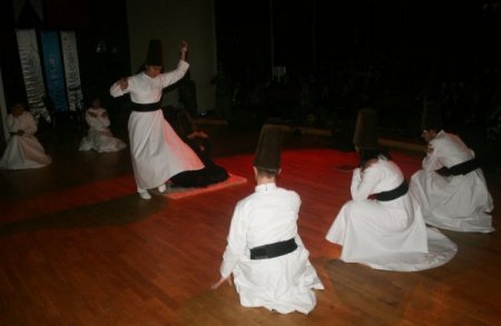 Zihinsel engelliler semazen ekibinin gösterisi büyük ilgi gördü