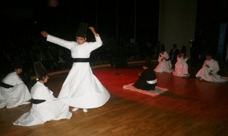 Zihinsel engelliler semazen ekibinin gösterisi büyük ilgi gördü