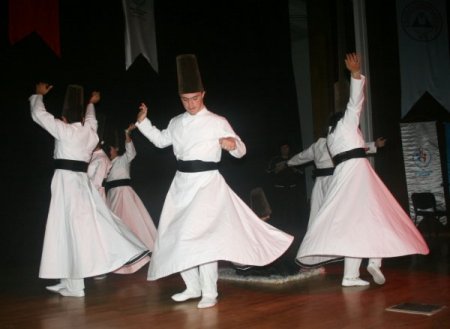 Zihinsel engelliler semazen ekibinin gösterisi büyük ilgi gördü