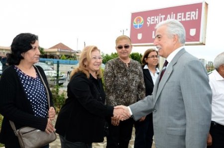 Zihni Aldırmaz şehit annelerini unutmadı