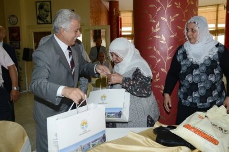 Zihni Aldırmaz şehit annelerini unutmadı