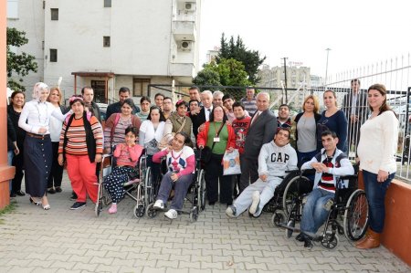 Zihni Aldırmaz'dan 'özel' çocuklara ziyaret