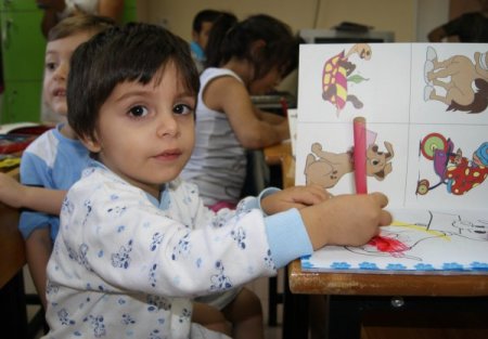 Zili çalmayan hastane okulunda eğitim başladı