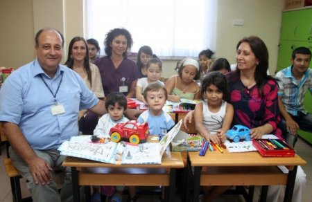 Zili çalmayan hastane okulunda eğitim başladı