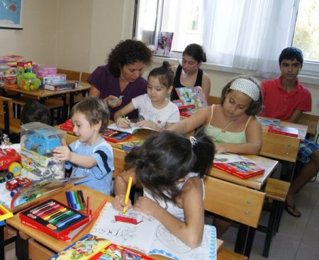 Zili çalmayan hastane okulunda eğitim başladı