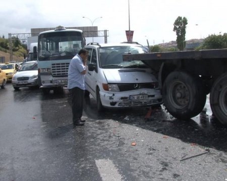 Zincirleme kaza trafiği kilitledi (Özel)