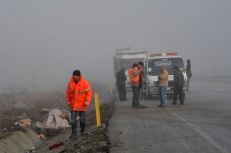 Zincirleme kazada 15 kişi yaralandı, danalar tarlaya saçıldı