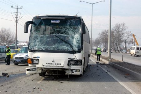 Zincirleme Trafik Kazası: 6 Yaralı