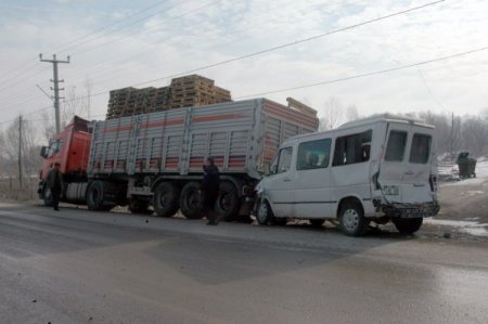 Zincirleme Trafik Kazası: 6 Yaralı