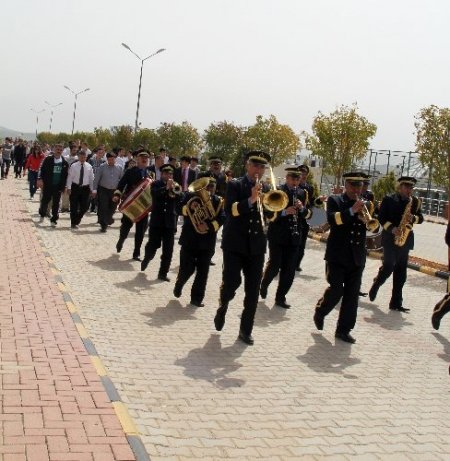 Zirve Üniversitesi, sağlıklı yaşam için tam kadro yürüdü
