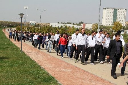 Zirve Üniversitesi, sağlıklı yaşam için tam kadro yürüdü