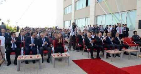 Zirve Üniversitesi Mühendislik Fakültesi Bilal Kara Eğitim Binası hizmete açıldı