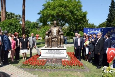 Ziya Paşa'nın heykeli dikildi