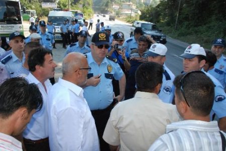 Zonguldak Alaplı'da Halk Otobüsçüleri Yolu Kapattı