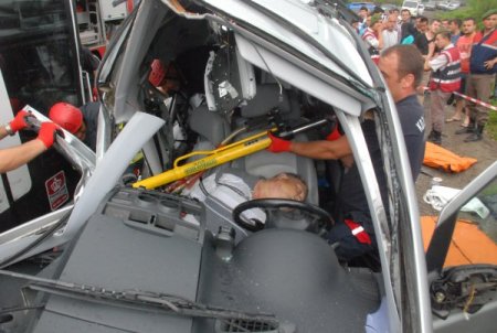 Zonguldak-ereğli Karayolunda Kaza: 3 Ölü, 13 Yaralı (2)