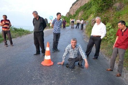 Zonguldak - Filyos yolu, çukur sebebiyle trafiğe kapatıldı