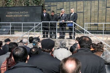 Zonguldak Havzası Maden Şehitleri Anıtı'nda Ölen Madenciler İçin Anma Töreni Düzenlendi