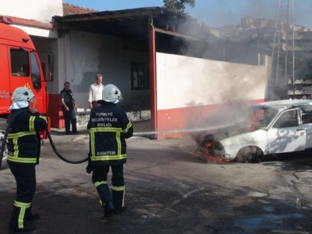 Zonguldak itfaiyesi tatbikatta yanan araca müdahale etti, yaralıyı kurtardı