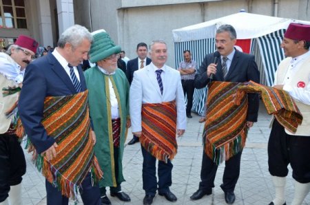 Zonguldak Valisi, ustalığı erdiği için 'şed' kuşandı