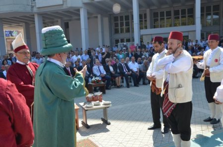 Zonguldak Valisi, ustalığı erdiği için 'şed' kuşandı
