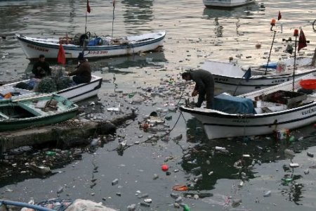 Zonguldaklı Balıkçıların Ağlarından, Balık Yerine Çöp Çıkıyor