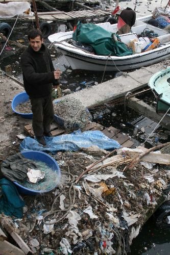 Zonguldaklı Balıkçıların Ağlarından, Balık Yerine Çöp Çıkıyor