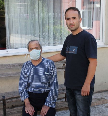 Zonguldaklı gazeteci bir yıl önce böbreğini verdiği babasını kaybetti