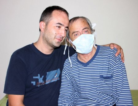 Zonguldaklı gazeteci bir yıl önce böbreğini verdiği babasını kaybetti