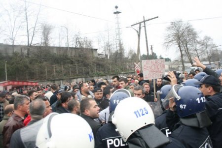 Zonguldaklı İşsiz Gençler, Termik Santraline Yürüyünce Arbede Çıktı