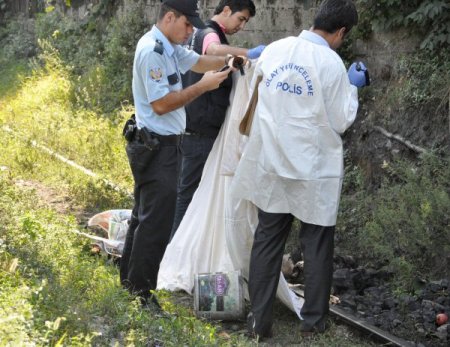 Zonguldak'ta bir kadın kömür treninin altında can verdi