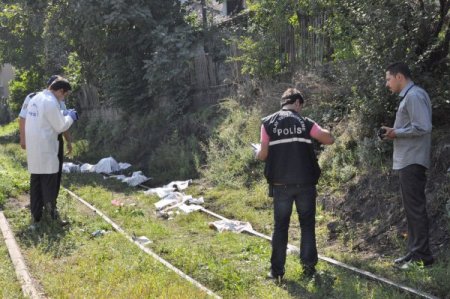 Zonguldak'ta bir kadın kömür treninin altında can verdi