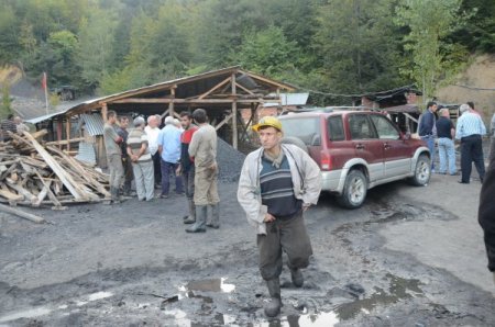 Zonguldak'ta göçükte kalan işçi için umutlu bekleyiş sürüyor