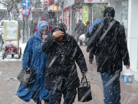 Zonguldak'ta Kar Ve Tipi Nedeniyle Yarın Okullar Tatil