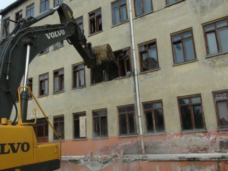 Zonguldak'ta kentsel dönüşüm, metruk binaların yıkımıyla başladı