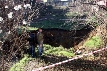 Zonguldak’ta Oluşan Obruk Korkuya Sebep Oldu