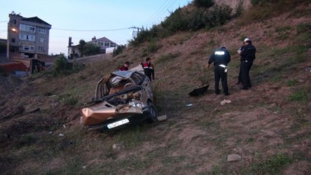 Zonguldak'ta otomobil uçuruma devrildi: 2 yaralı