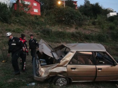 Zonguldak'ta otomobil uçuruma devrildi: 2 yaralı