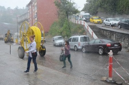 Zonguldak'ta yağmur ve fırtınaya yakalananlar zor anlar yaşadı
