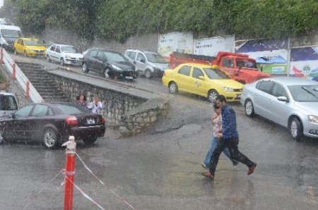 Zonguldak'ta yağmur ve fırtınaya yakalananlar zor anlar yaşadı