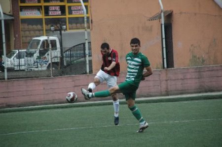 Zonguldaktaki Amatör Maçta Arbedeler Yaşandı