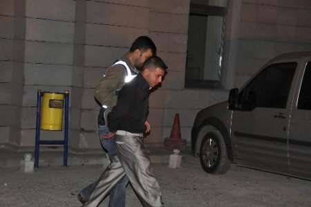 Zorla Girdikleri Evin Sahibini Gasp Eden 2 Kişi Tutuklandı
