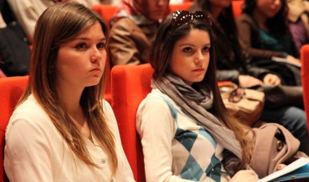 Zorlu'dan kız öğrencilere girişimcilik dersi: Asla pes etmeyin