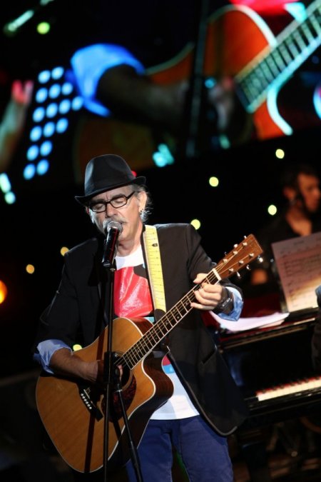 Zuhal Olcay ve Derya Köroğlu aynı sahnede buluştu