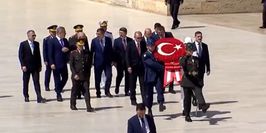 Cumhurbaşkanı Erdoğan, Yüksek Askeri Şura üyeleri ile Anıtkabir'i ziyaret etti
