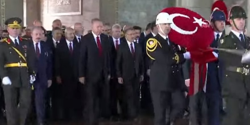 Cumhurbaşkanı Erdoğan Anıtkabir'i ziyaret etti