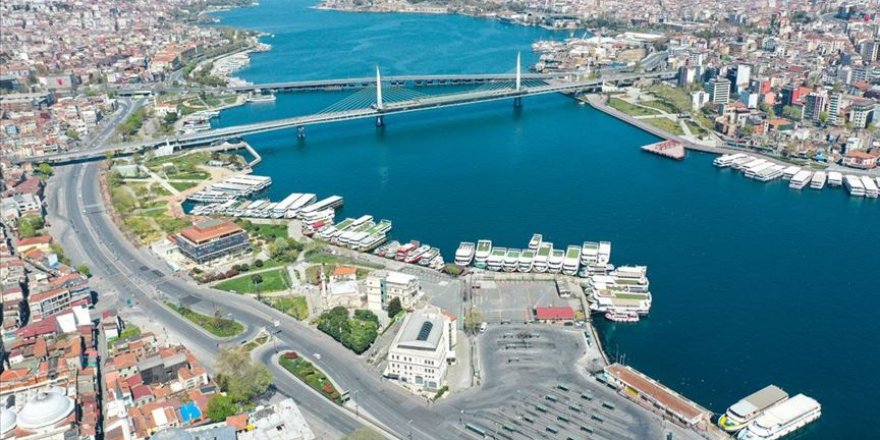 İstanbul'da cadde, meydan, park ve sahiller boş kaldı!