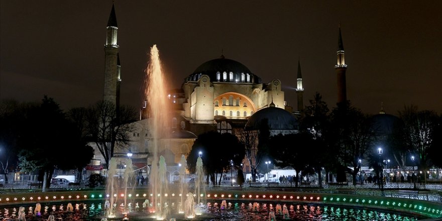 Ayasofya i Kebir Cami i Şerifi'nde ilk 'Regaip Kandili' idrak edildi